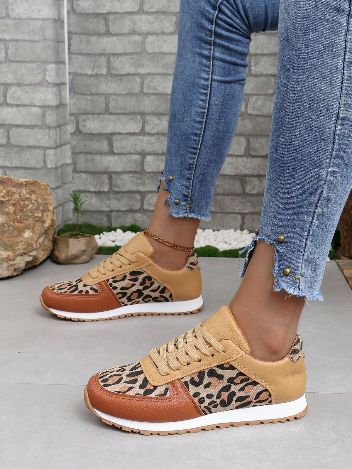 Comfortable Leopard Print Casual Sneakers