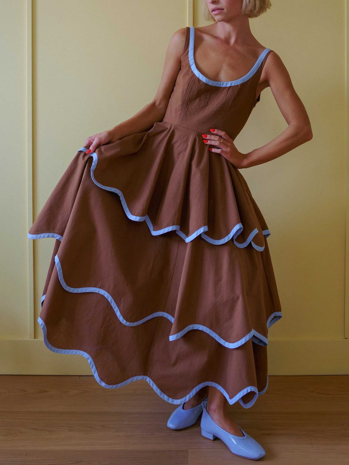 Elegant Tiered Sleeveless Midi Dress